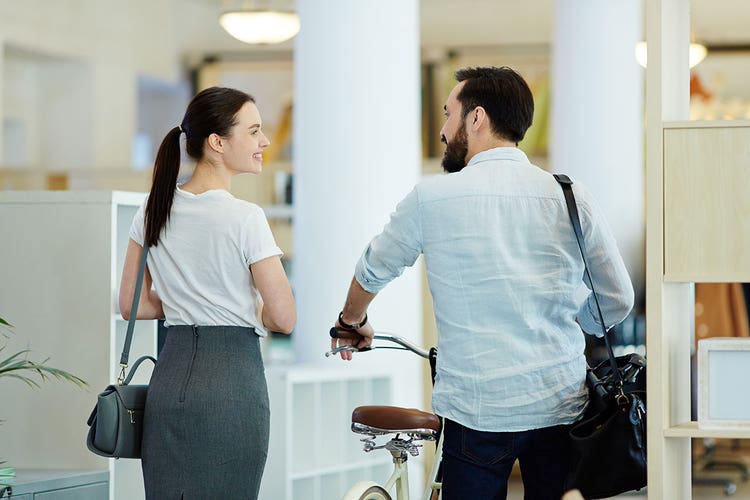 4-people-arriving-to-work
