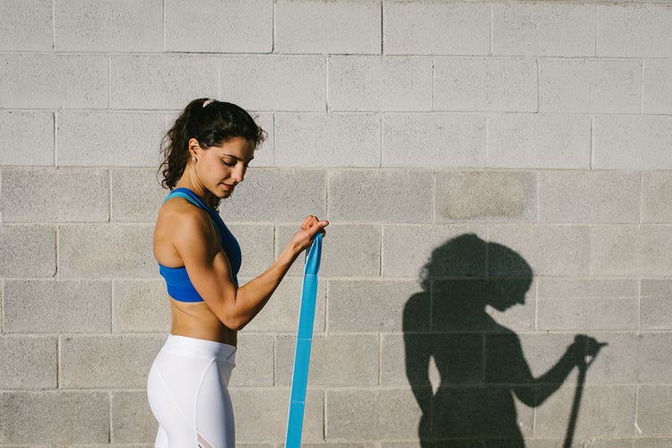 2-woman-working-out-with-elastic-strap