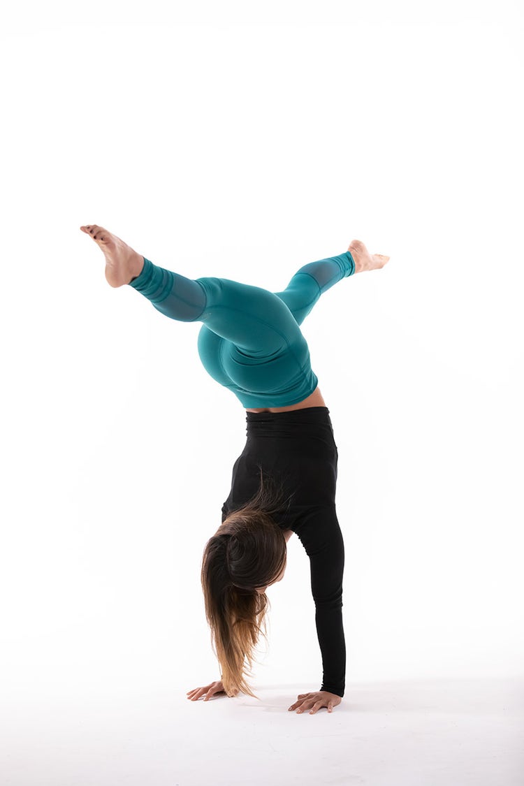 Jennifer Esquer in standing splits