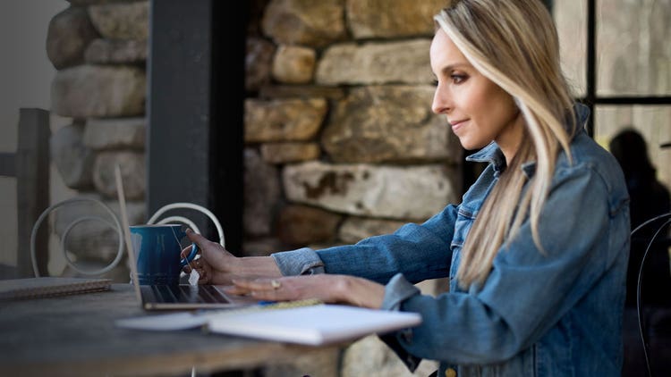 Gabrielle-Bernstein-portrait-4