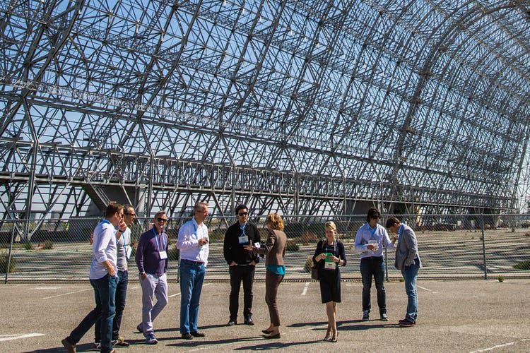 cover-people-in-hangar2