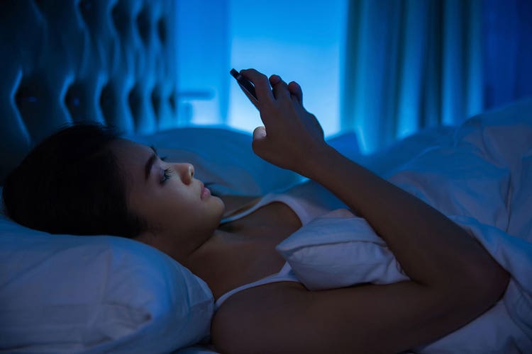 using-electronics-in-bed