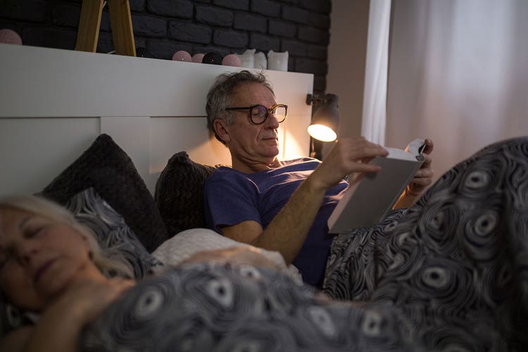 reading-in-bed